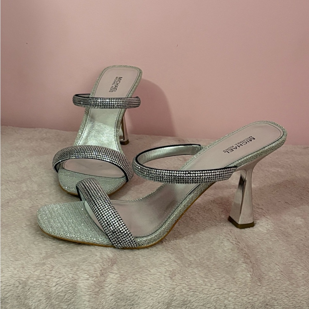 ⭐️Michal kors silver sparkle heels size 10